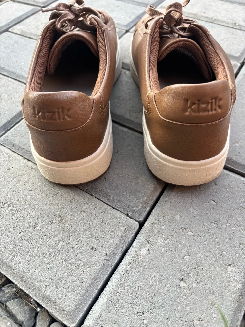 Kizik Vegas Chestnut Leather Sneakers Men's 9.5 Wide / Women's 11 Wide EE